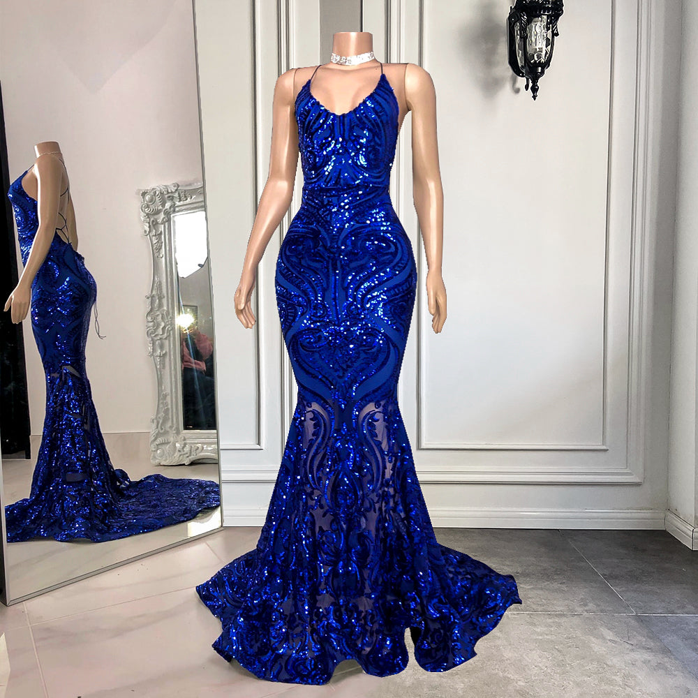Abito lungo da sera a sirena con spalline sottili e schiena scoperta, decorato con paillettes, in blu reale