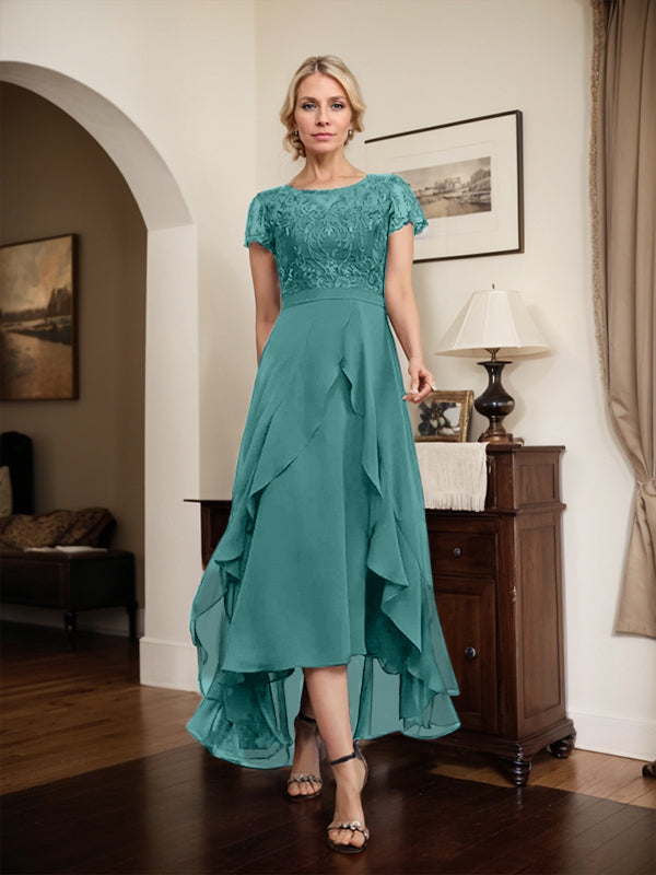 Robe de mère de la mariée en mousseline et dentelle asymétrique illusion à encolure dégagée, coupe en A, avec nœud, volants et paillettes