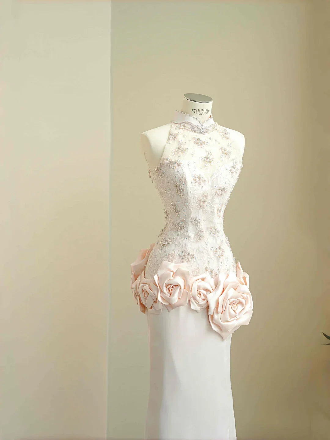 Abito da sera elegante rosa chiaro in raso con pizzo, paillettes e perline, spacco, modello sirena, abito da ballo Y8672