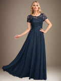 Robe de mère de la mariée en mousseline, longueur au sol, coupe en A, décolleté arrondi, ornée d'appliques et de paillettes