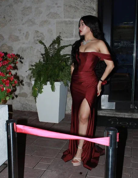 Elegante abito da sera color bordeaux con spacco a sirena, abito formale per ballo di fine anno Y8414