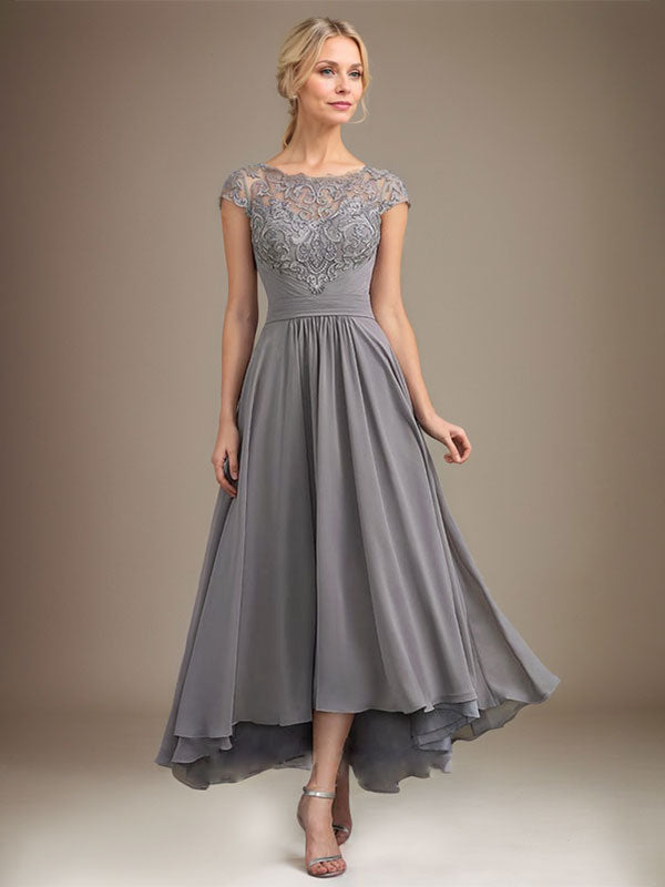 Robe de mère de la mariée en mousseline de soie à dentelle asymétrique illusion en décolleté arrondi et coupe en A avec plis