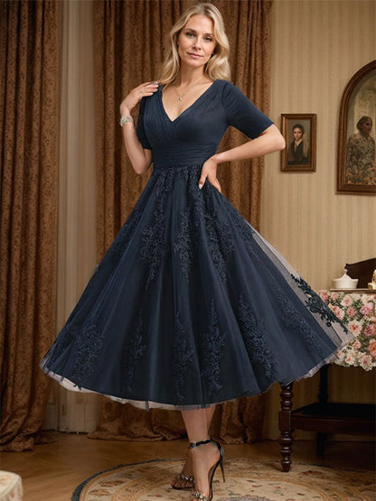 A-Linie V-Ausschnitt Wadenlanges Tüll-Spitzenkleid für die Brautmutter mit Plissee