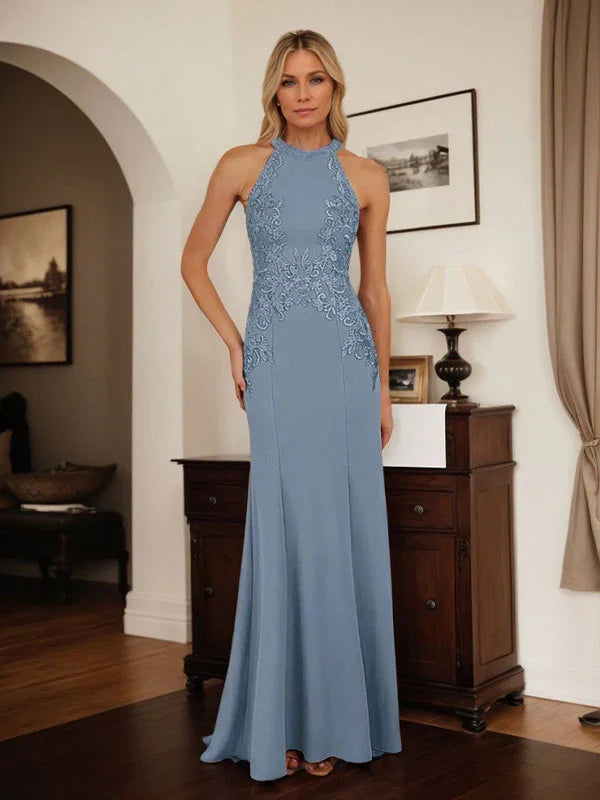 Vestido largo azul polvoriento tipo funda con cuello halter para madre de la novia con apliques