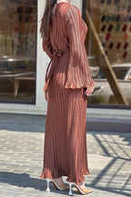 Victoria Maxikleid mit plissierten Glockenärmeln und Schnürung hinten 