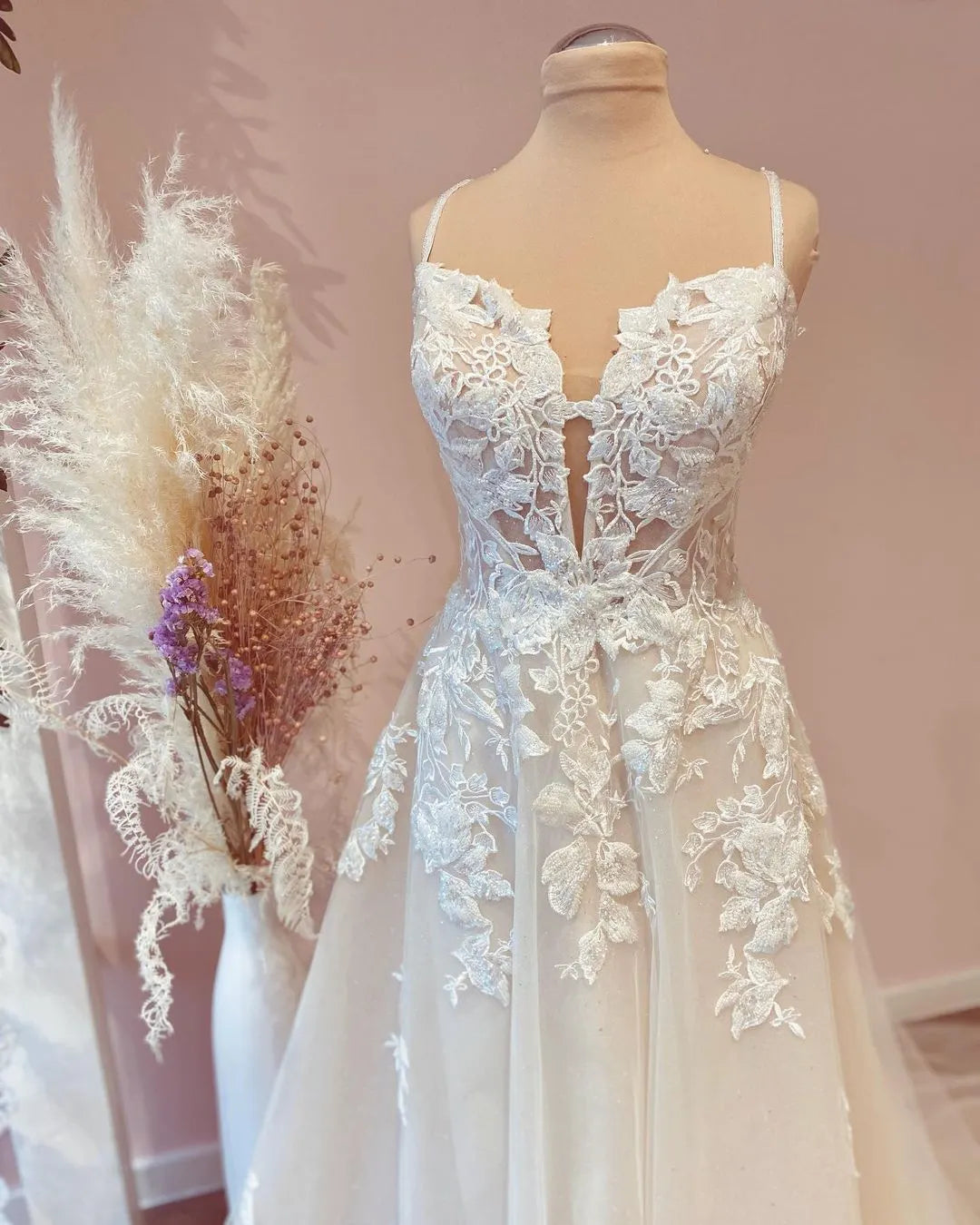 Beautiful A Line Spaghetti Straps Tulle Wedding Dress With Appliques Lace