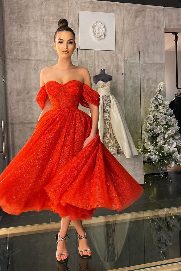 Kurzes, schulterfreies A-Linien-Ballkleid mit Pailletten