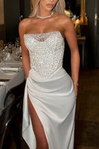 فستان ماكسي مذهل بتصميم أحلام وترتر وتطريز ساتان وتطريز مرقع وأكتاف مكشوفة وتجاعيد وتدلية وشق طويل