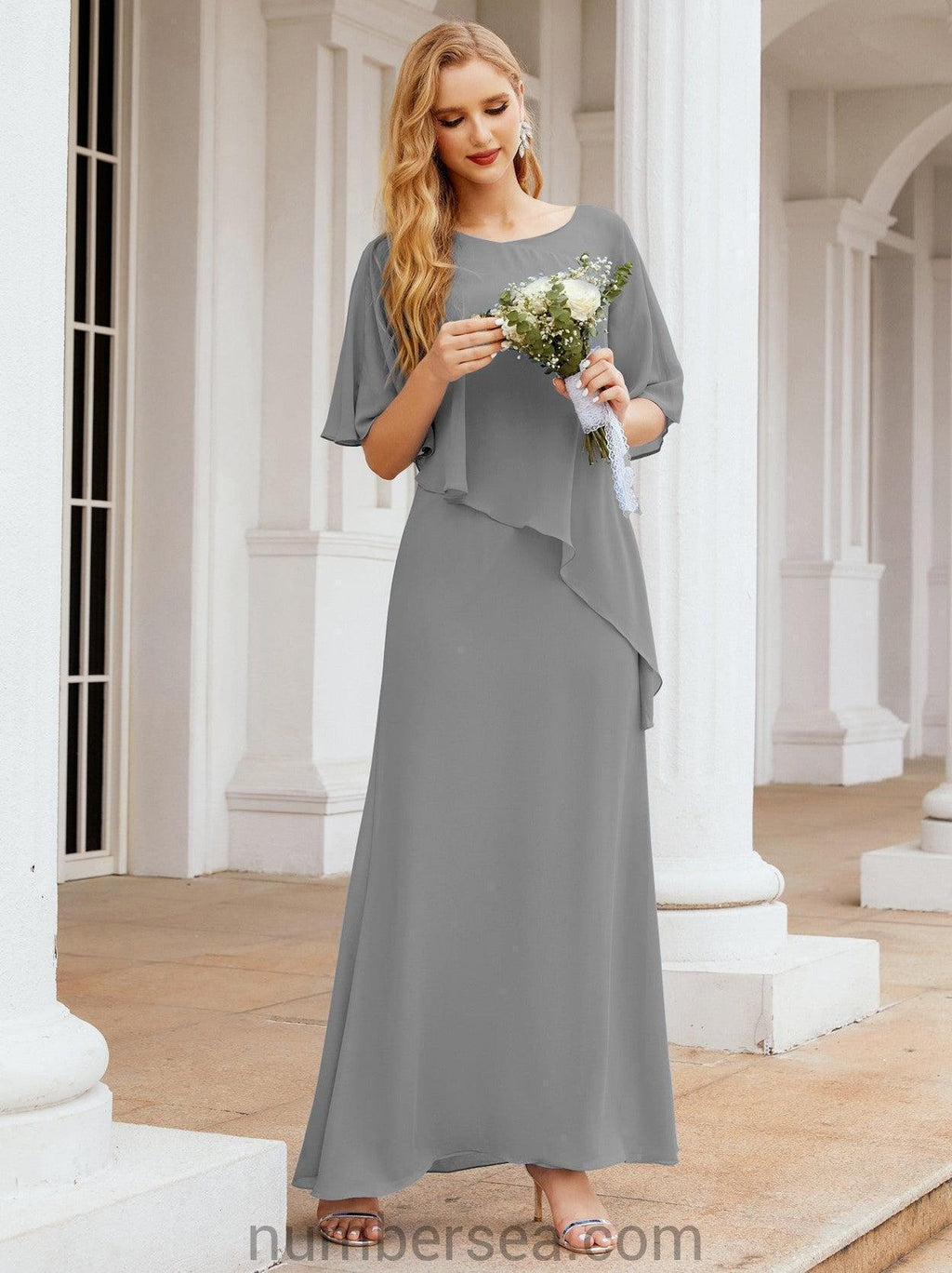 Robe de soirée formelle longue pour mère de la mariée avec cape à volants 28026