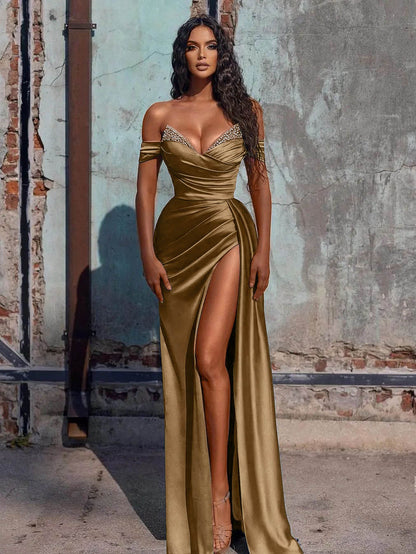 Langes Ballkleid aus Satin im Meerjungfrauen-Stil mit Schlitz