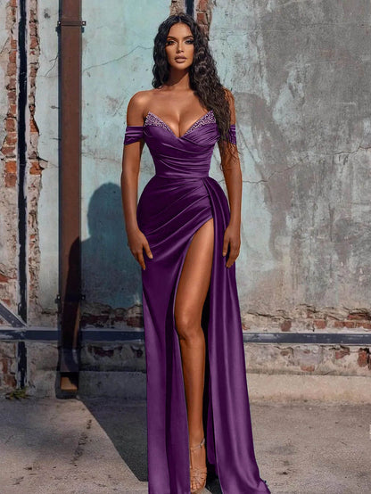 Langes Ballkleid aus Satin im Meerjungfrauen-Stil mit Schlitz
