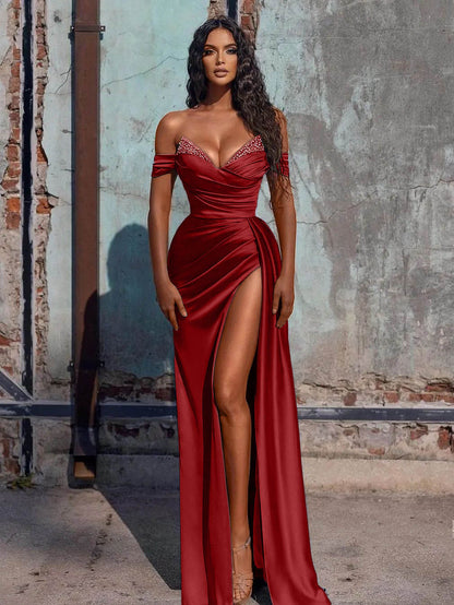Langes Ballkleid aus Satin im Meerjungfrauen-Stil mit Schlitz