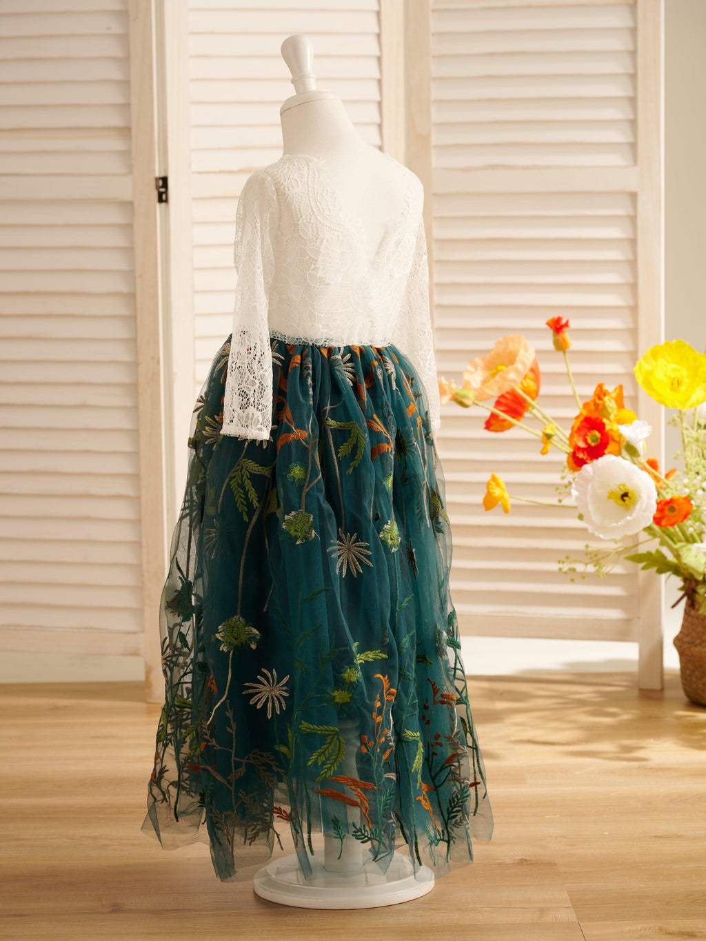 Long Sleeve A Line Tulle Flower Girl Dress With Flower Lace And V Back