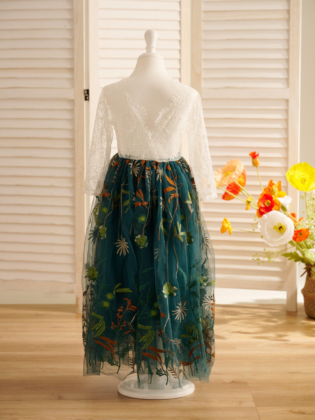 Long Sleeve A Line Tulle Flower Girl Dress With Flower Lace And V Back