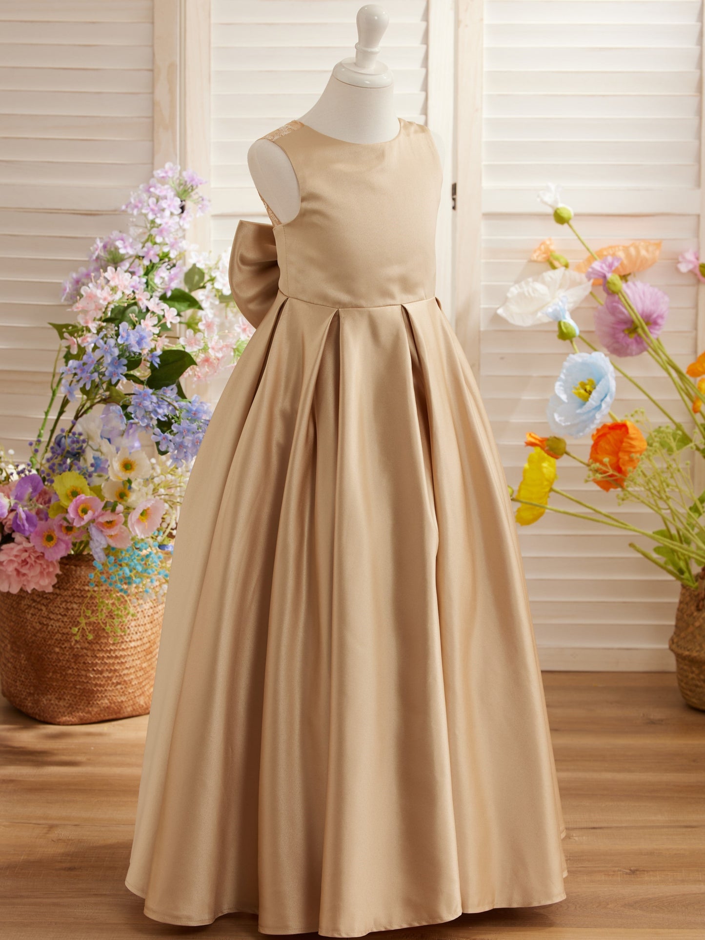 Robe de demoiselle d'honneur de première communion en satin et dentelle coupe A-line 