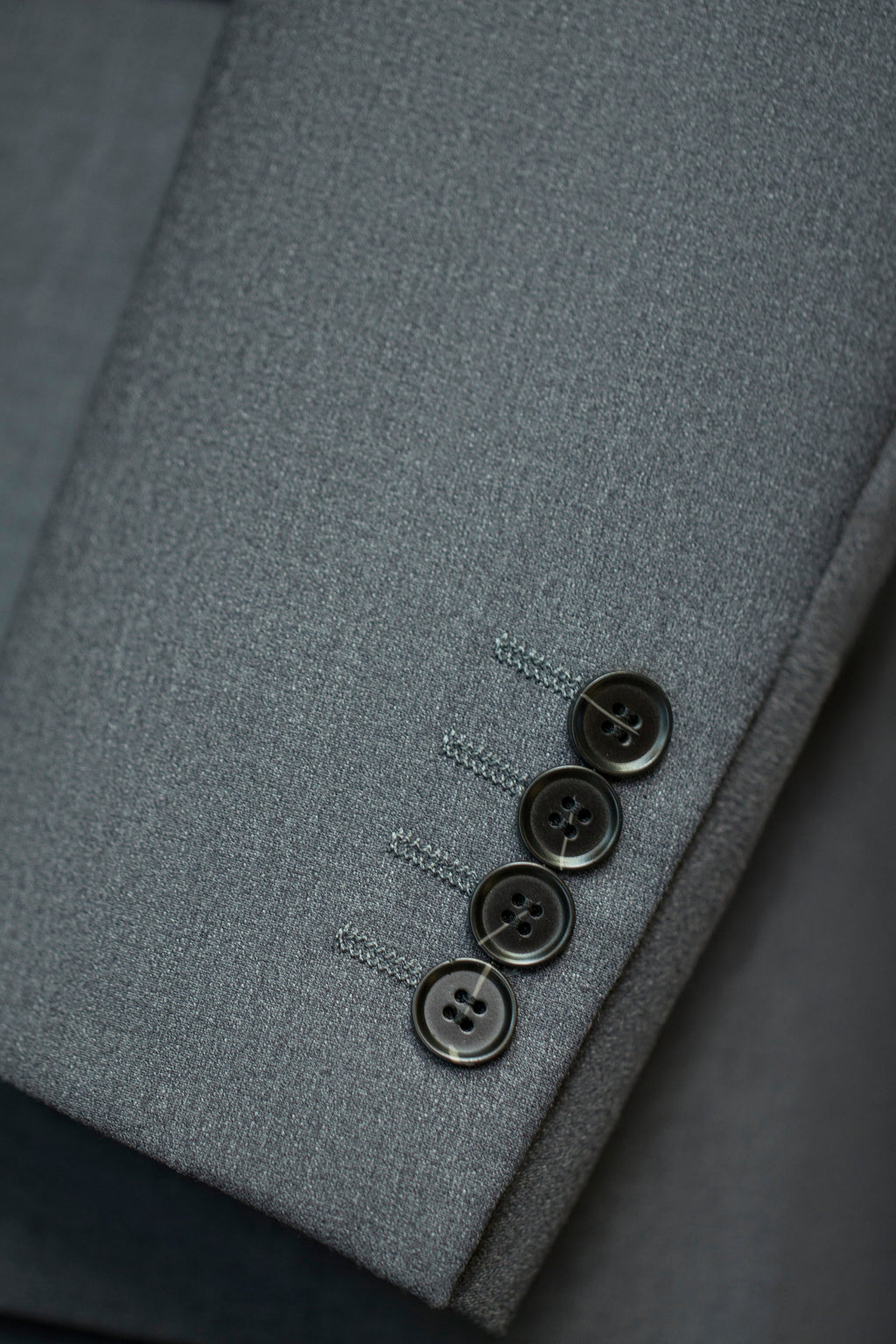 Abito da Sposa in Pura Lana Tre Pezzi per lo Sposo, Look Classico Su Misura ed Elegante