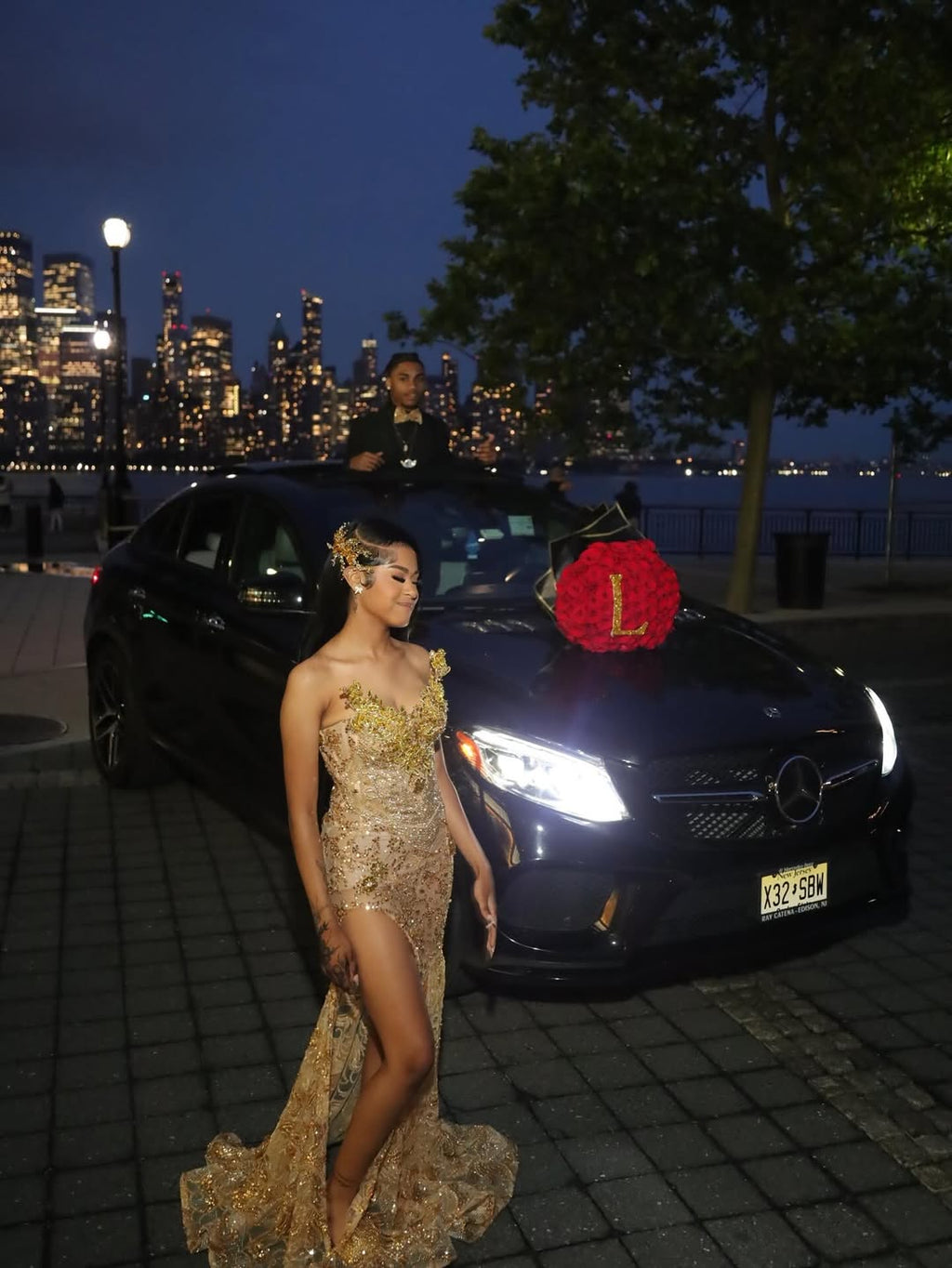 Romantic V Neck Strapless Mermaid Prom Dress With Gem Embellishments