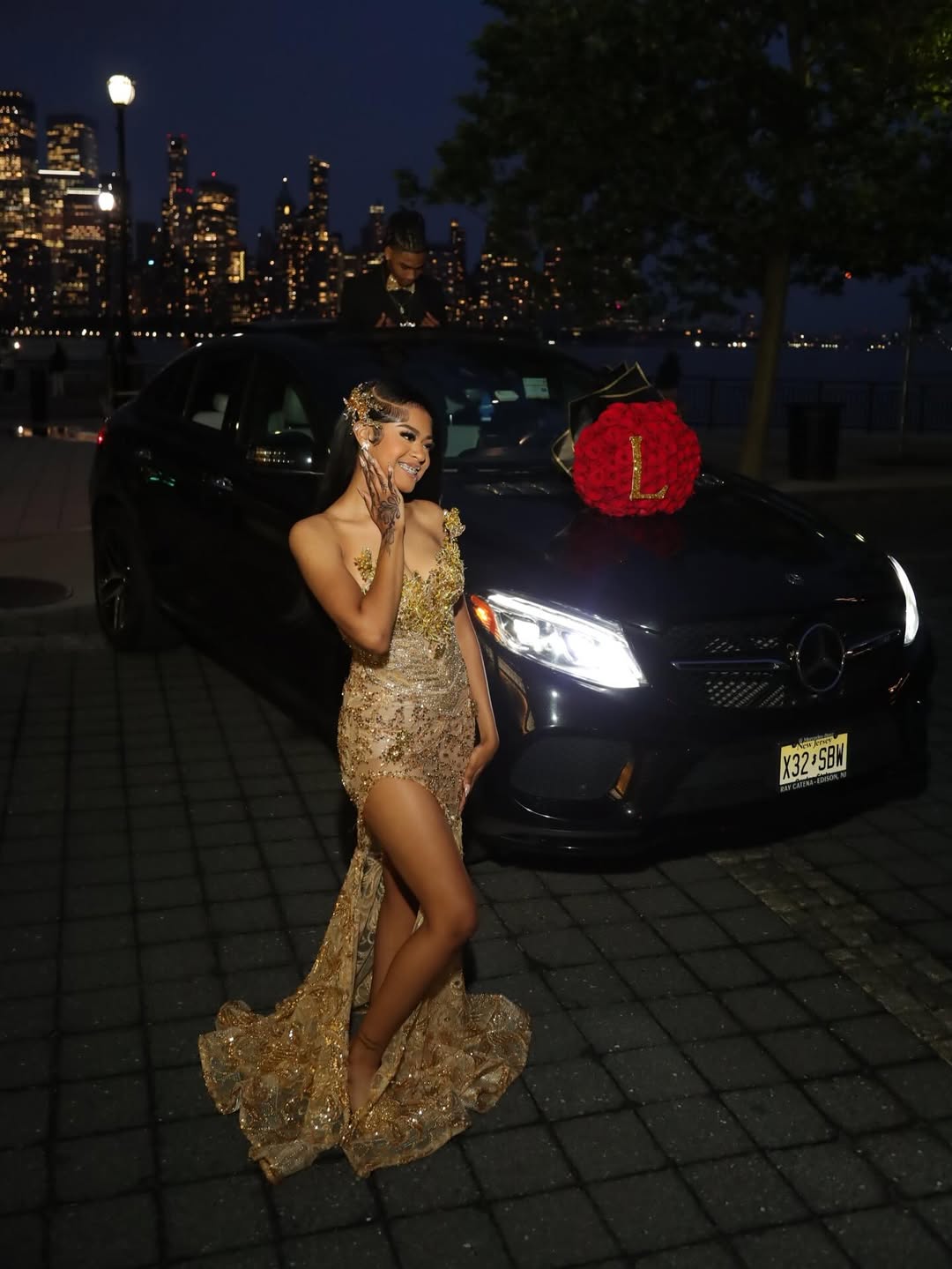 Romantic V Neck Strapless Mermaid Prom Dress With Gem Embellishments
