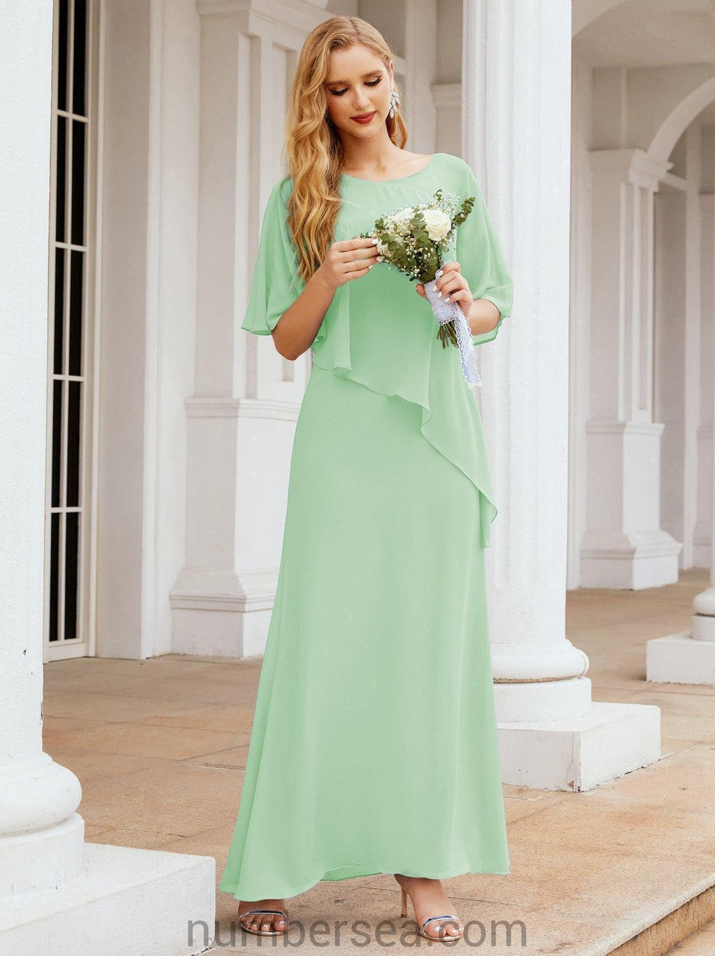 Robe de soirée formelle longue pour mère de la mariée avec cape à volants 28026