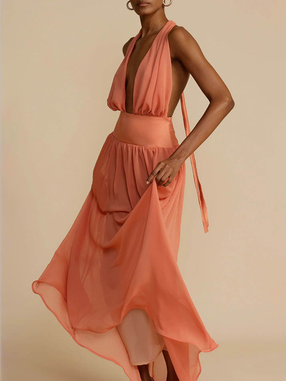 Rückenfreies Maxikleid aus Tüll mit Neckholder 