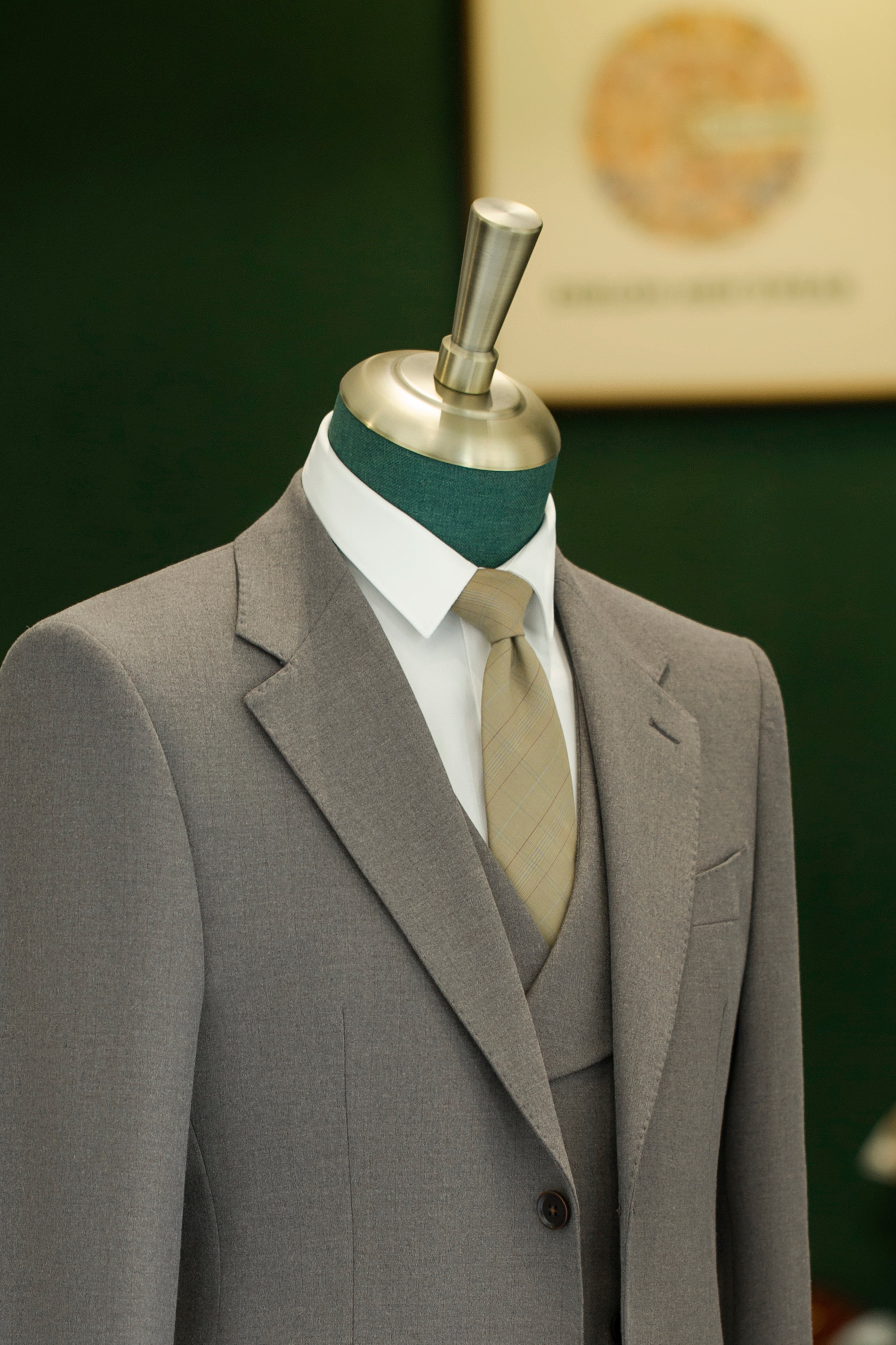 Costume trois pièces en laine gris taupe uni pour marié et affaires