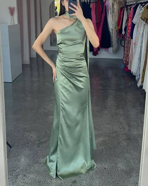 Elegante abito lungo da sera in raso rosa acceso con spalla scoperta modello Y8419