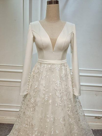 Vestido de novia elegante de corte A con mangas largas y escote en V para playa