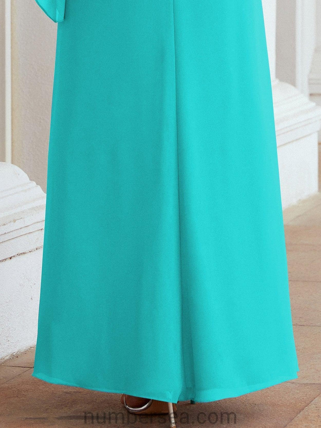 Robe de soirée formelle longue pour mère de la mariée avec cape à volants 28026