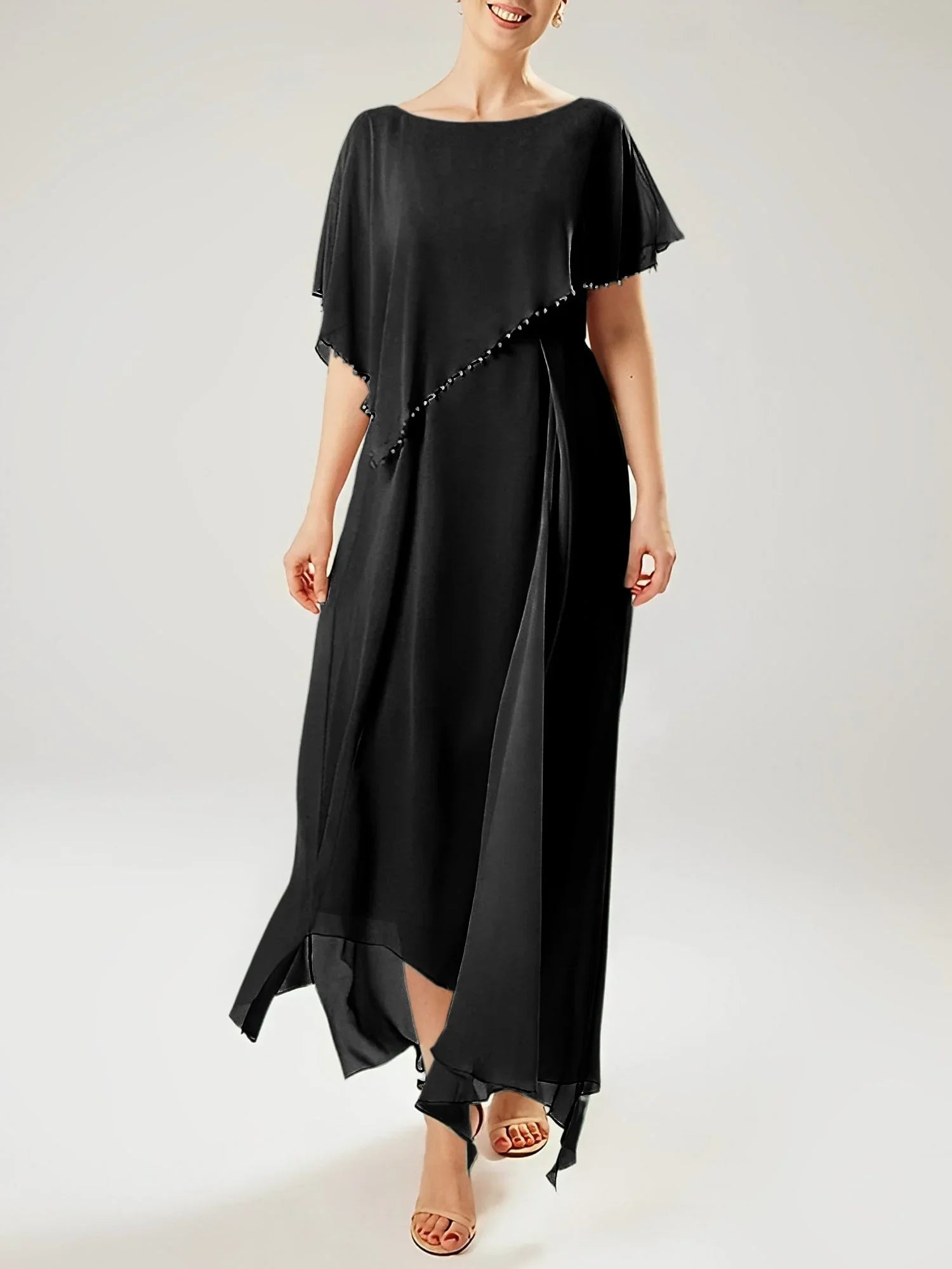 Abito a guaina/colonna con scollo a barca e maniche corte per madre della sposa con nappina