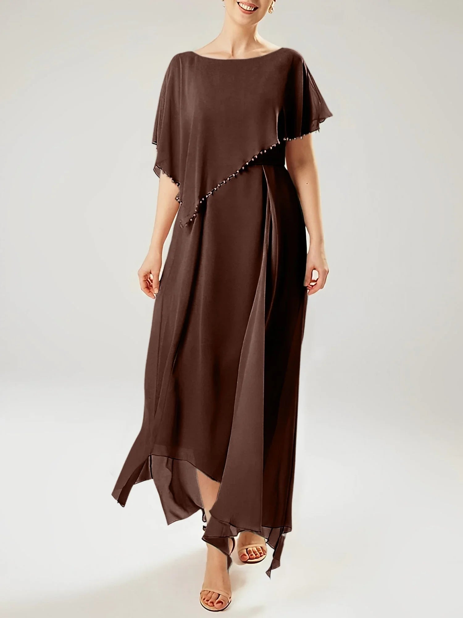 Abito a guaina/colonna con scollo a barca e maniche corte per madre della sposa con nappina