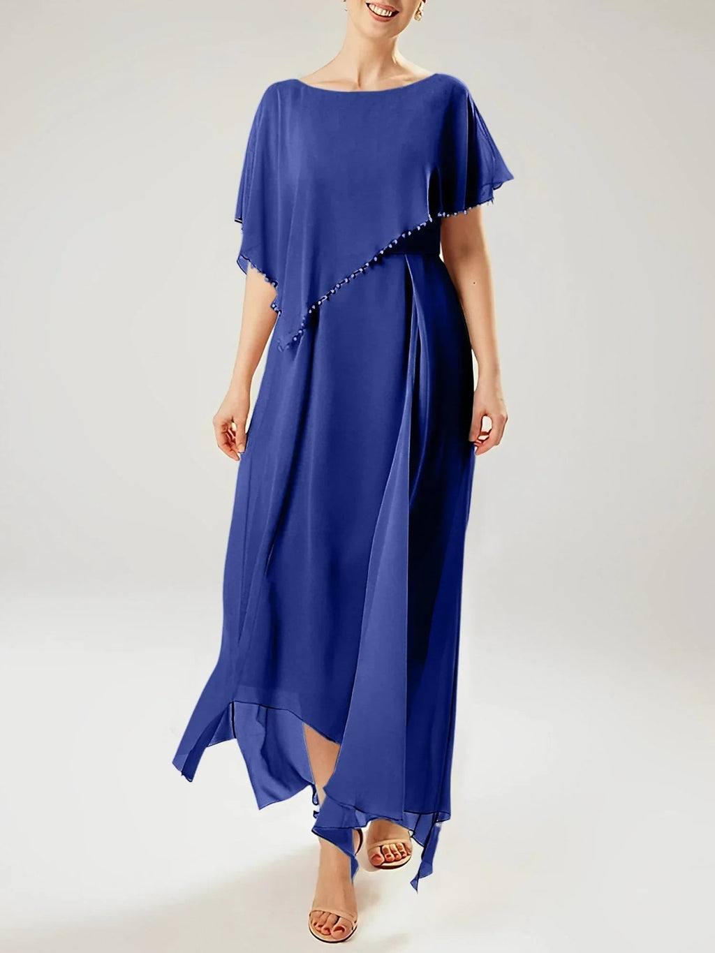 Abito a guaina/colonna con scollo a barca e maniche corte per madre della sposa con nappina