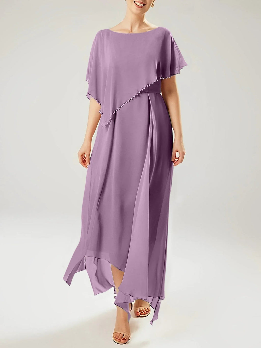 Abito a guaina/colonna con scollo a barca e maniche corte per madre della sposa con nappina