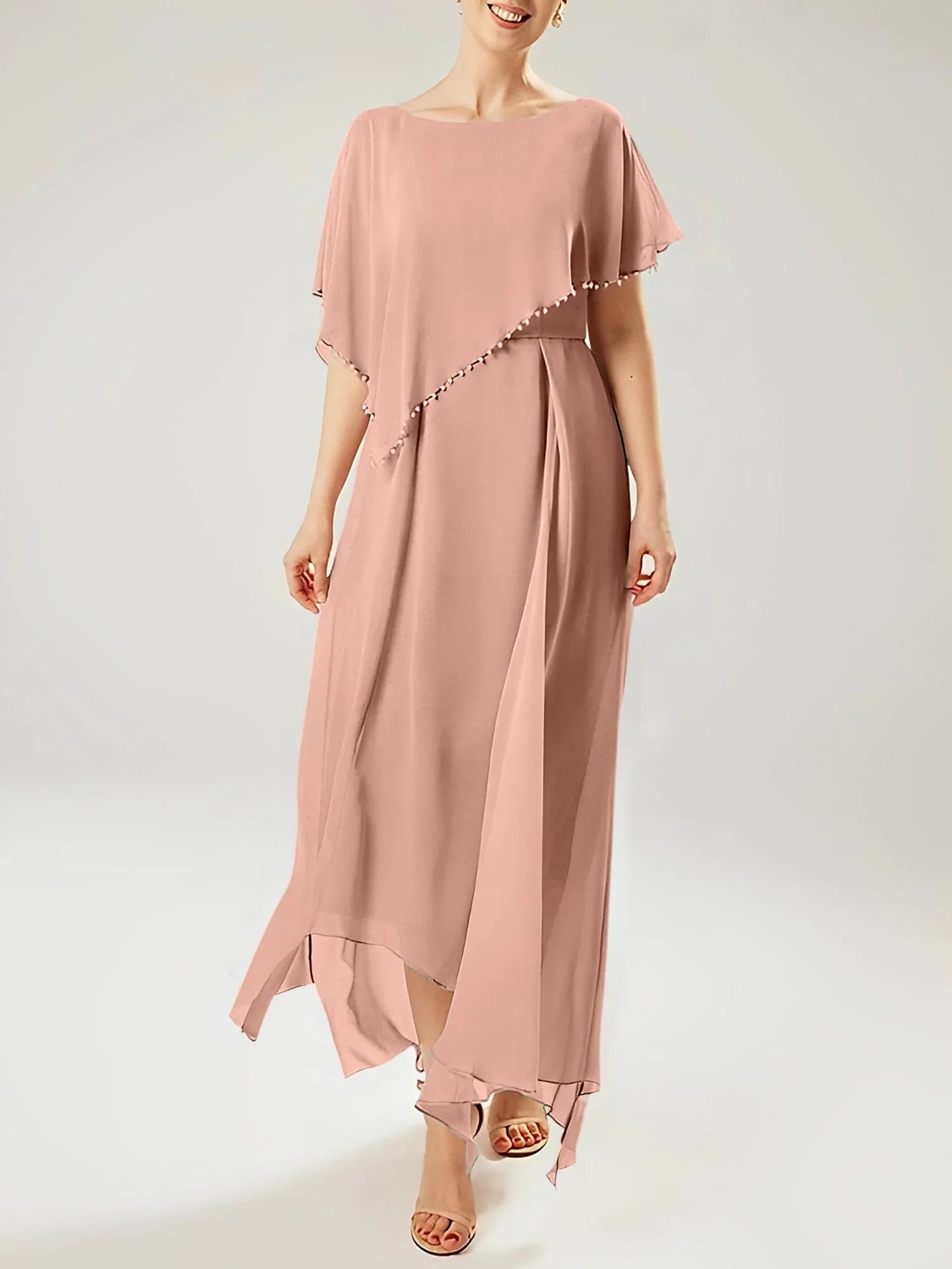 Abito a guaina/colonna con scollo a barca e maniche corte per madre della sposa con nappina