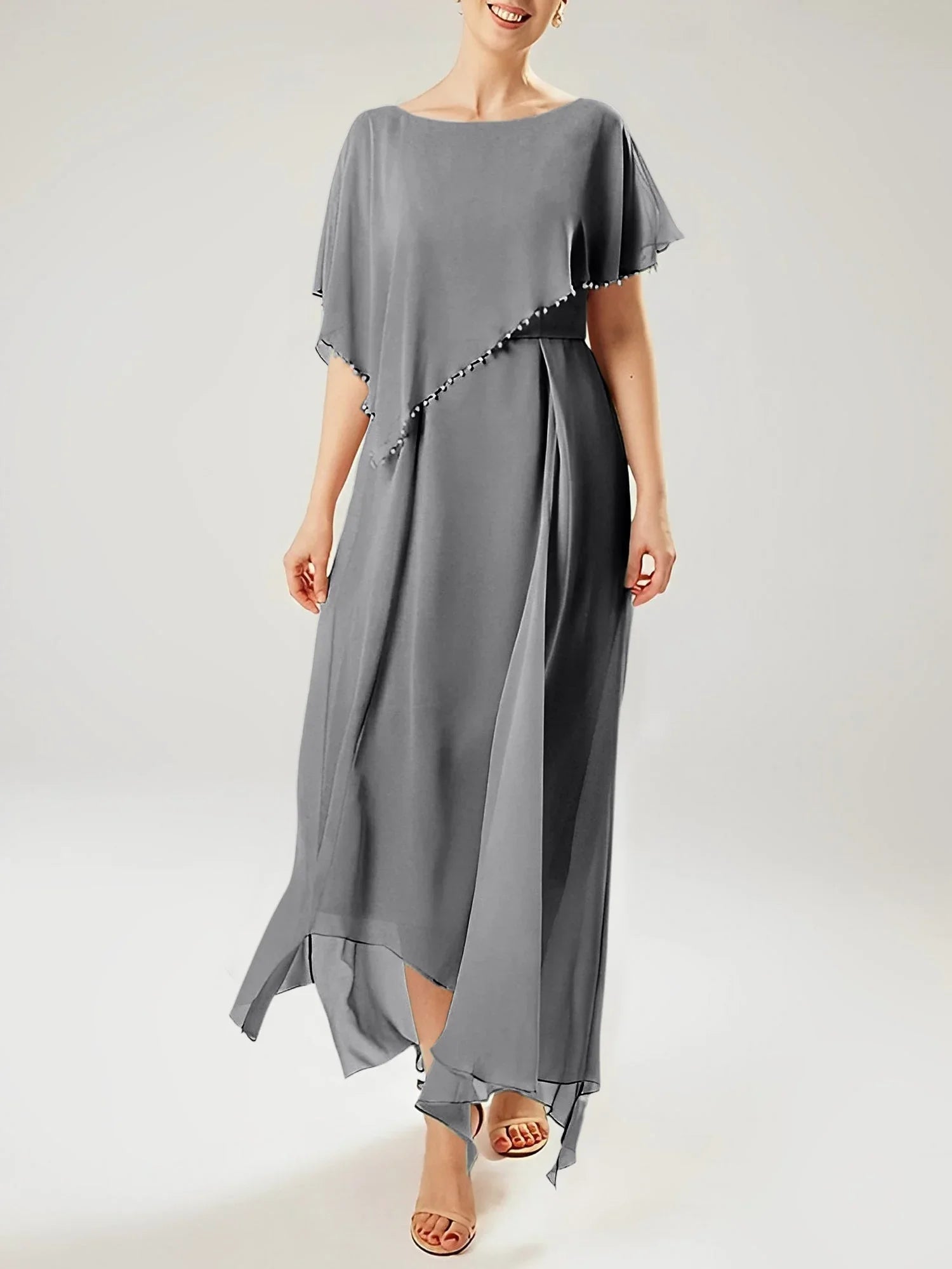 Robe fourreau/colonne à manches courtes pour la mère de la mariée avec pompon