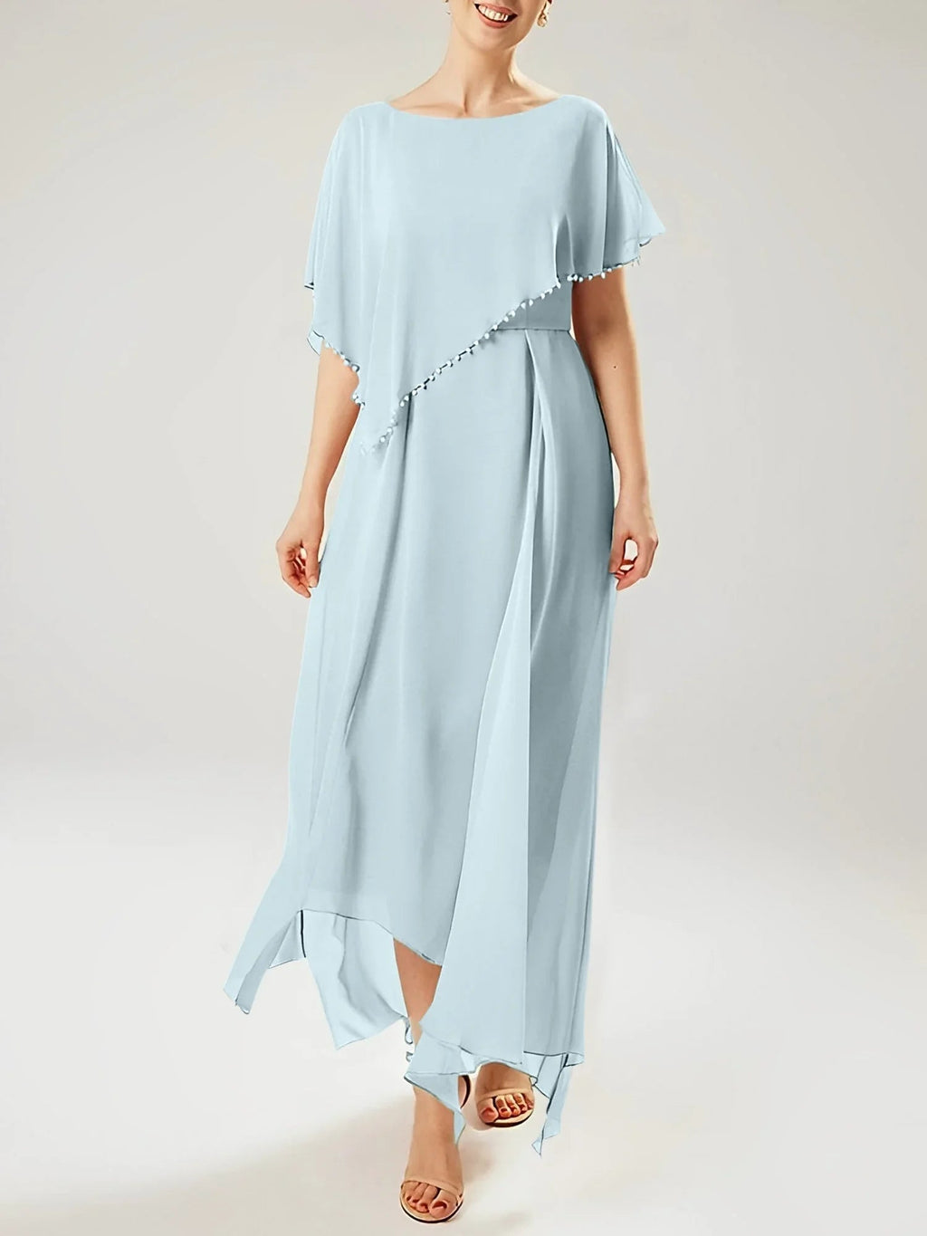 Abito a guaina/colonna con scollo a barca e maniche corte per madre della sposa con nappina