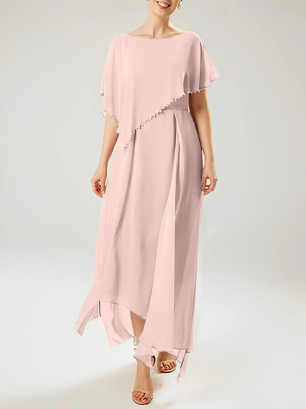 Abito a guaina/colonna con scollo a barca e maniche corte per madre della sposa con nappina