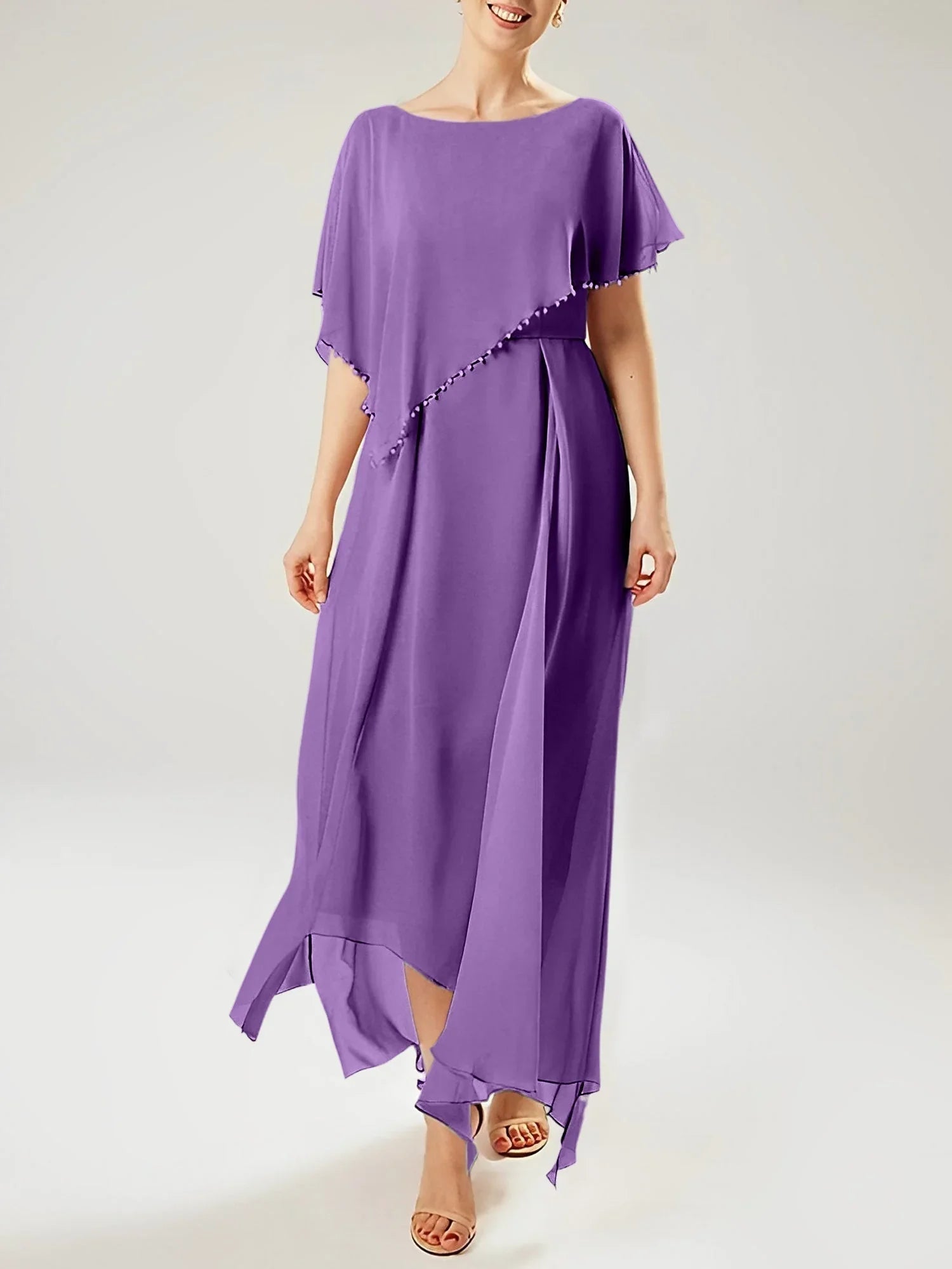 Abito a guaina/colonna con scollo a barca e maniche corte per madre della sposa con nappina