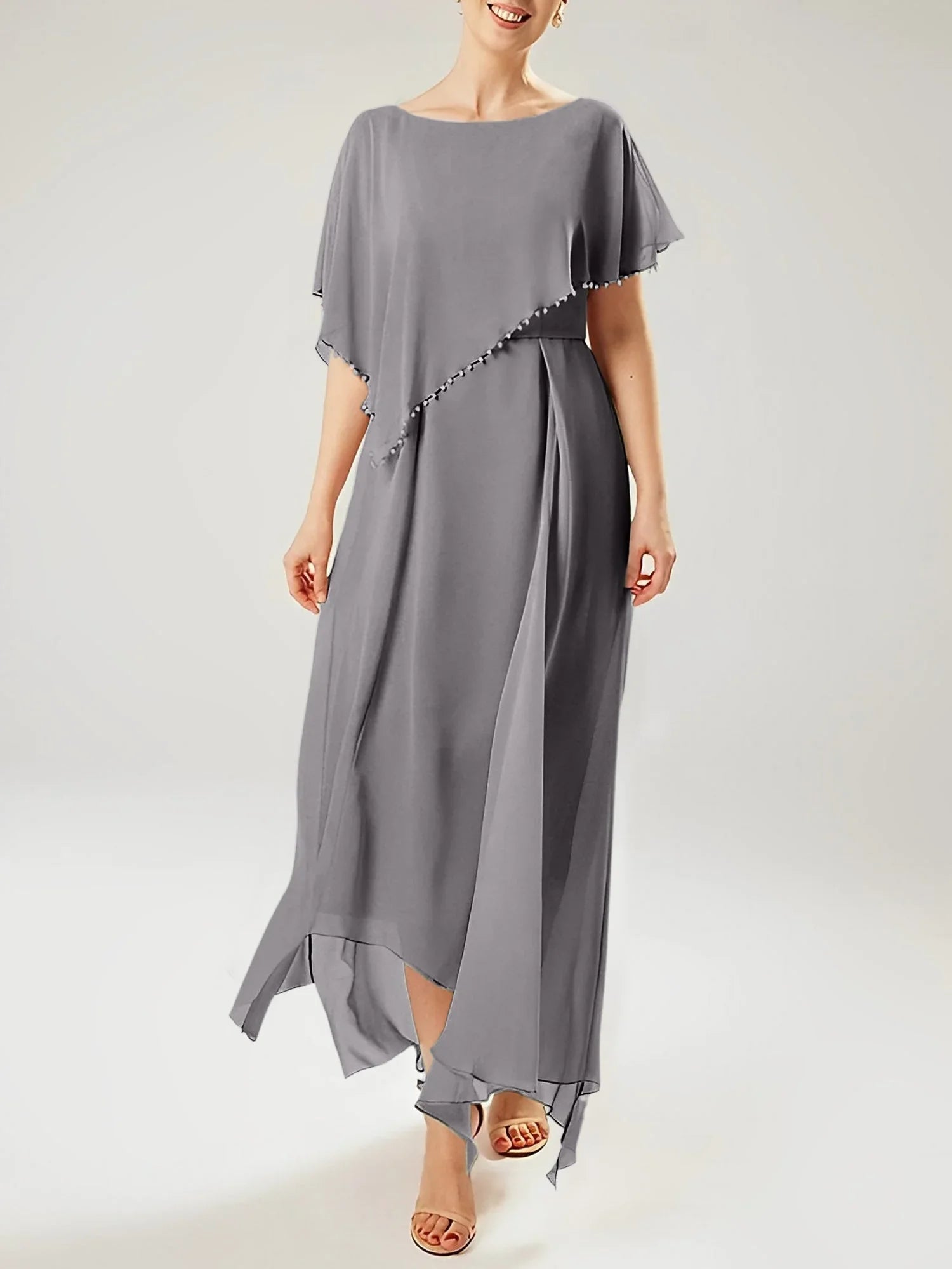 Robe fourreau/colonne à manches courtes pour la mère de la mariée avec pompon