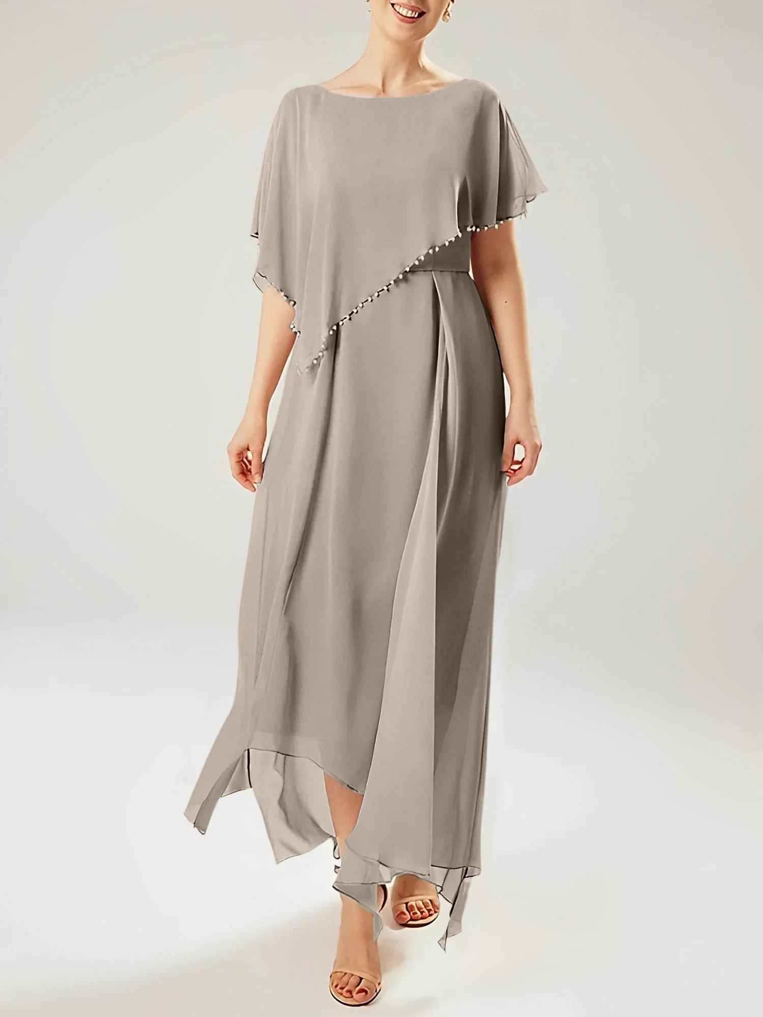 Robe fourreau/colonne à manches courtes pour la mère de la mariée avec pompon