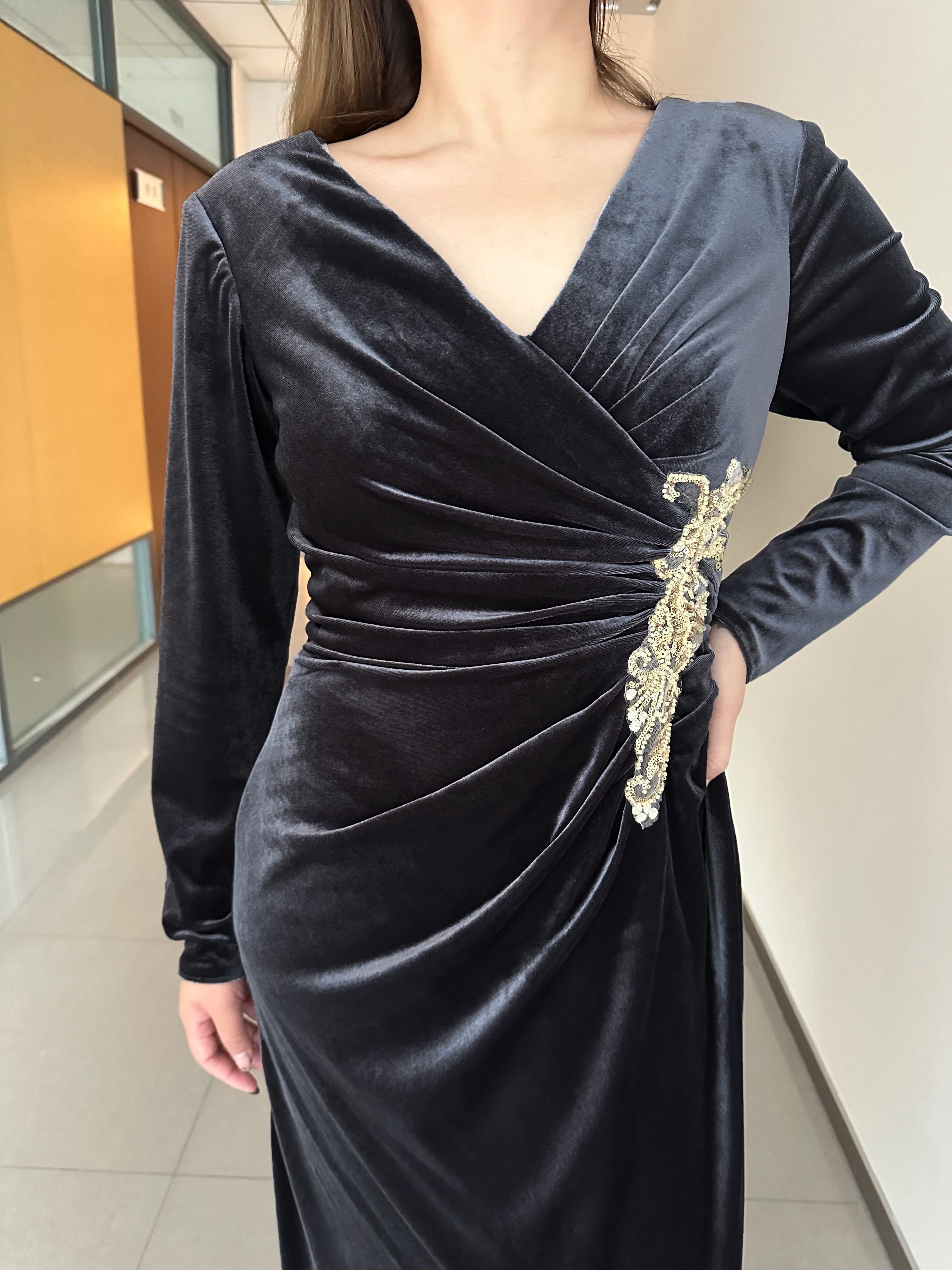 Velvet A Line Mother Of The Bride Dress Plus Size V Neck Floor Length Ruffles