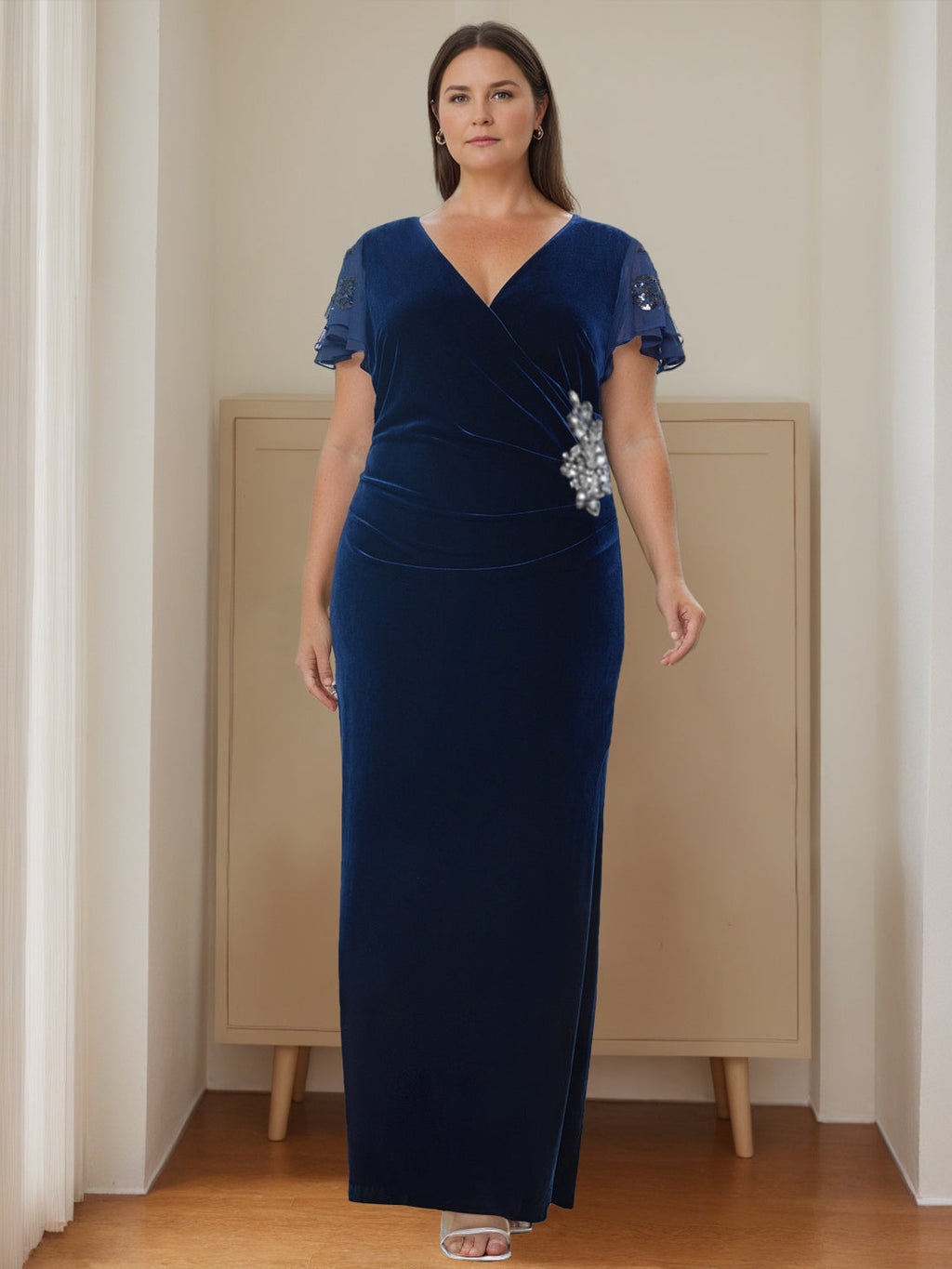 Plus Size Velvet Mother of the Bride Dress With V Neck Ruffles and Appliques