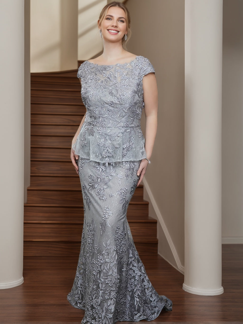 Plus Size Mother Of Bride Dress Scoop Neck Floor Length Appliques Short Sleeves