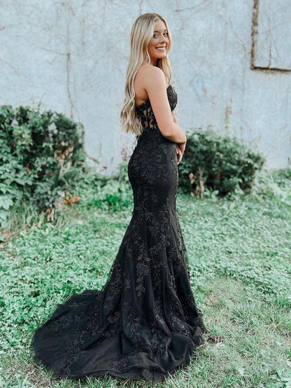 Vestido de fiesta largo de encaje con escote corazón de sirena y apliques