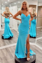 Abito lungo da sera a sirena con scollo a V, schiena scoperta e spacco, decorato con perline