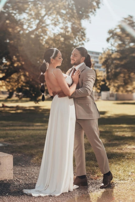 Obsessing – Langes, weißes Brautkleid mit One-Shoulder-Träger und ärmellosem Schlitz