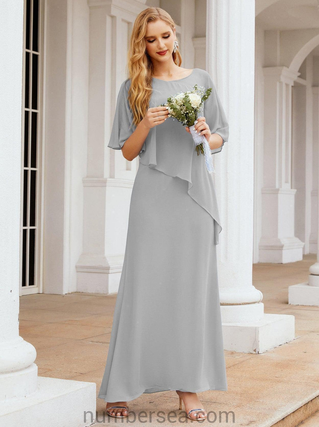 Robe de soirée formelle longue pour mère de la mariée avec cape à volants 28026