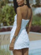 Trägerloses, sexy, rückenfreies, einfarbiges, kurzes Kleid mit Blumenmuster 