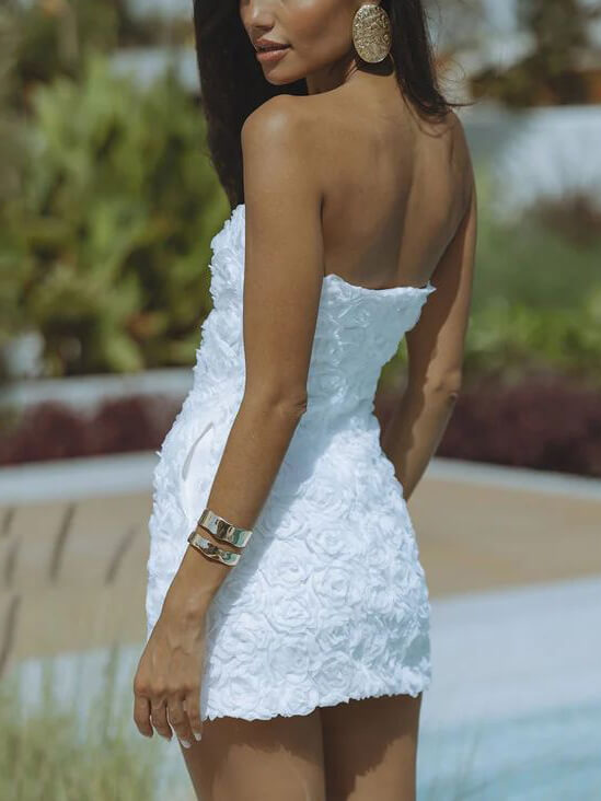 Trägerloses, sexy, rückenfreies, einfarbiges, kurzes Kleid mit Blumenmuster 