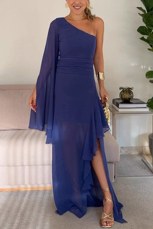 Party Pal – Einfarbiges Maxikleid aus Chiffon mit einer Schulter und Glockenärmeln und Schlitz 