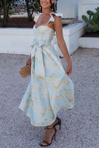 Robe mi-longue à corset froncé avec dos à volants et motif floral baroque la plus délicieuse